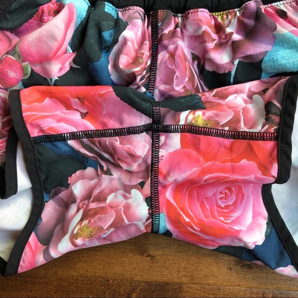 🦊RARE Lululemon Secret Garden Tracker Short - Picture 4 of 7